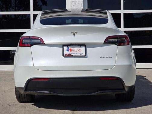 2022 Tesla Model Y Long Range Dual Motor All-Wheel Drive