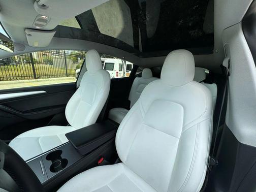 2022 Tesla Model Y Long Range Dual Motor All-Wheel Drive