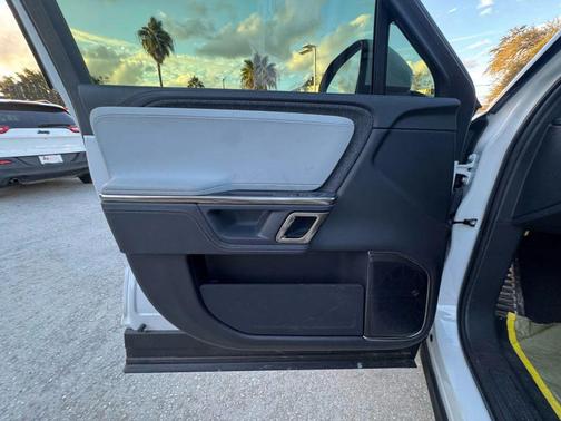 2023 Rivian R1S Adventure