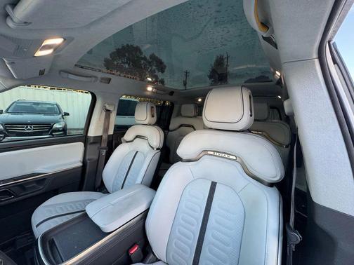 2023 Rivian R1S Adventure