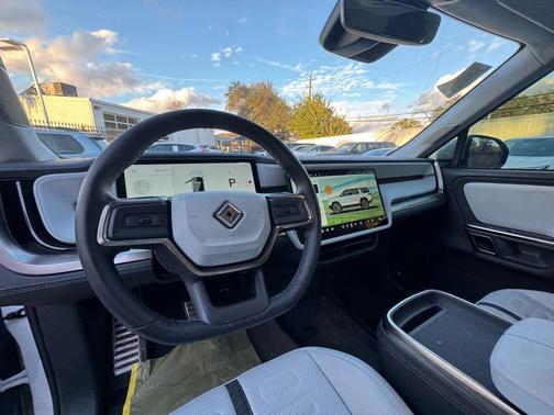 2023 Rivian R1S Adventure