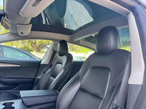 2022 Tesla Model 3 Standard Range