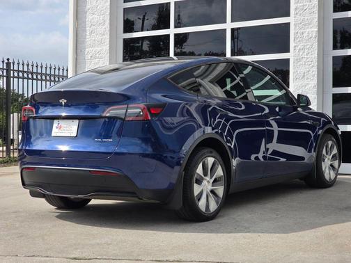 2023 Tesla Model Y Long Range Sport Utility 4D