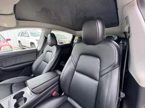2022 Tesla Model Y Long Range Sport Utility 4D