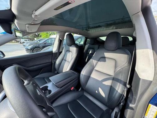 2022 Tesla Model Y Long Range Sport Utility 4D