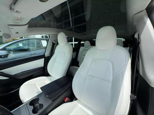 2022 Tesla Model Y Long Range Sport Utility 4D