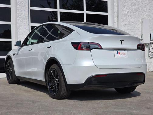 2023 Tesla Model Y Long Range Sport Utility 4D