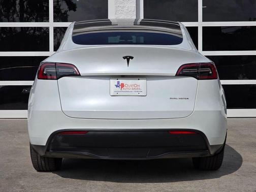 2023 Tesla Model Y Long Range Sport Utility 4D