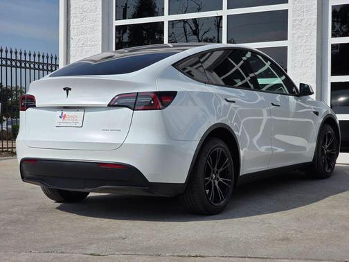 2023 Tesla Model Y Long Range Sport Utility 4D