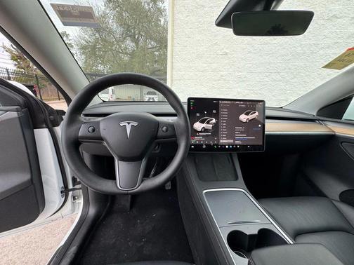 2023 Tesla Model Y Long Range Sport Utility 4D