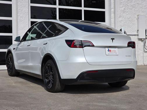 2023 Tesla Model Y Long Range Sport Utility 4D