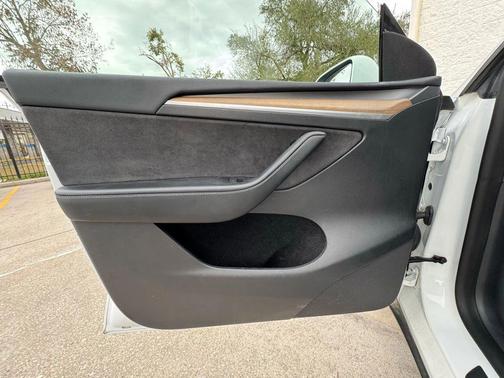2023 Tesla Model Y Long Range Sport Utility 4D