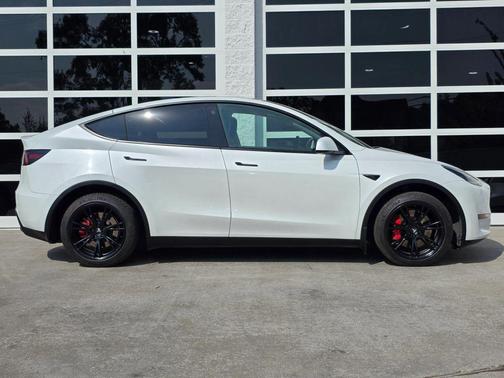 2023 Tesla Model Y Long Range Sport Utility 4D