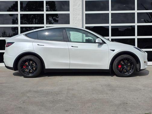 2023 Tesla Model Y Long Range Sport Utility 4D