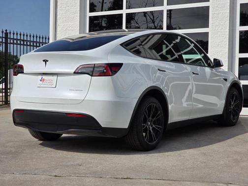2023 Tesla Model Y Long Range Sport Utility 4D