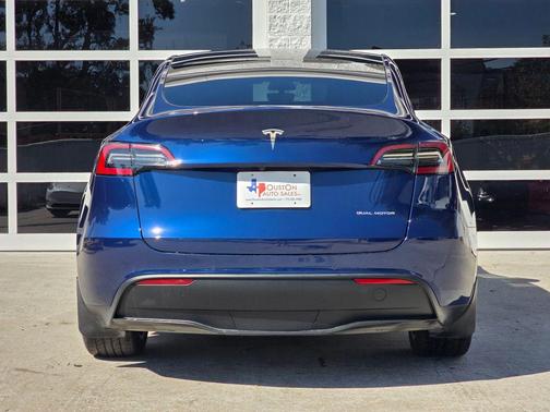 2022 Tesla Model Y Long Range Dual Motor All-Wheel Drive