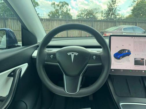 2022 Tesla Model Y Long Range Dual Motor All-Wheel Drive