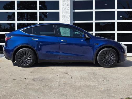 2022 Tesla Model Y Long Range Dual Motor All-Wheel Drive