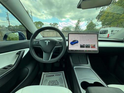 2022 Tesla Model Y Long Range Dual Motor All-Wheel Drive