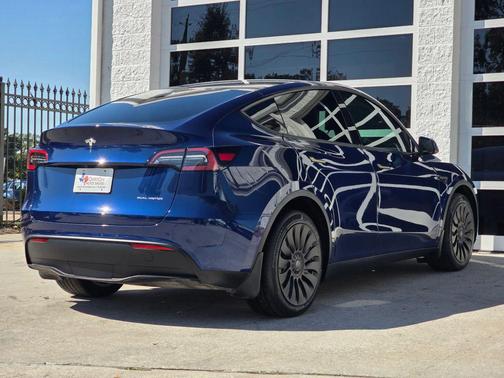 2022 Tesla Model Y Long Range Dual Motor All-Wheel Drive