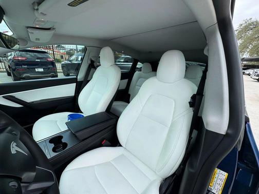 2022 Tesla Model Y Long Range Dual Motor All-Wheel Drive