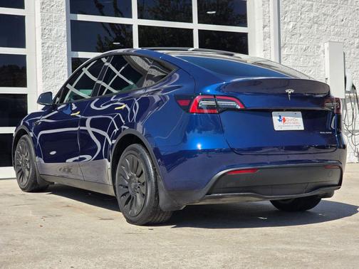 2022 Tesla Model Y Long Range Dual Motor All-Wheel Drive