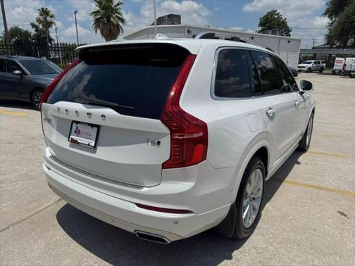2016 Volvo XC90 T6 Momentum