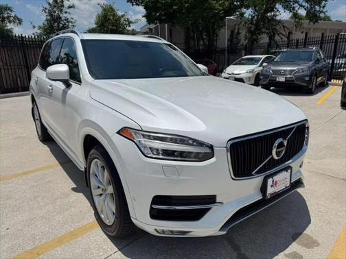 2016 Volvo XC90 T6 Momentum