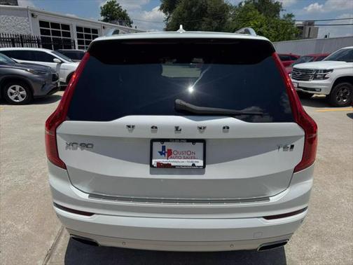 2016 Volvo XC90 T6 Momentum