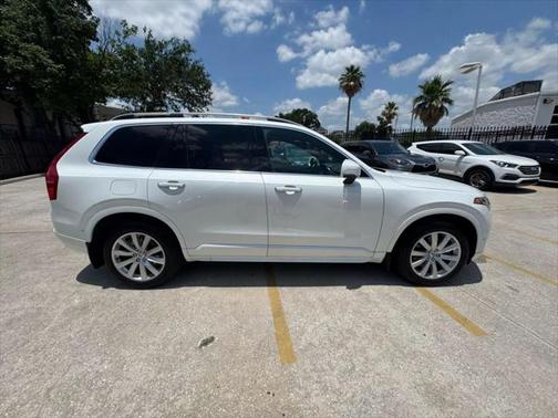 2016 Volvo XC90 T6 Momentum