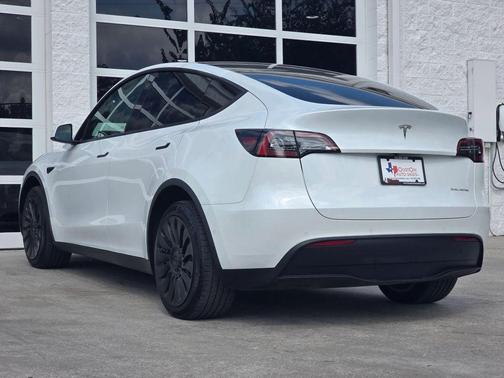 2022 Tesla Model Y Long Range Dual Motor All-Wheel Drive