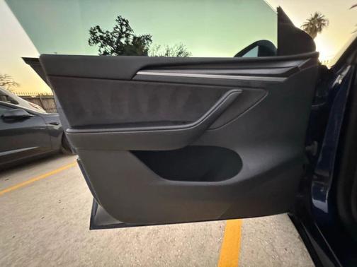 2023 Tesla Model Y Long Range Sport Utility 4D