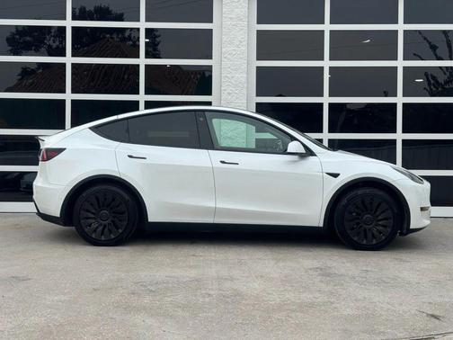 2021 Tesla Model Y Standard Range Rear-Wheel Drive