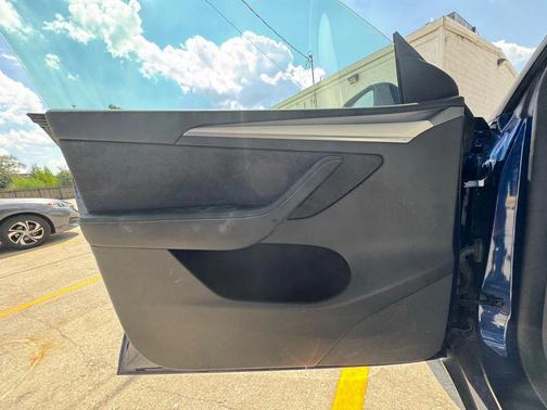 2022 Tesla Model Y Long Range Sport Utility 4D