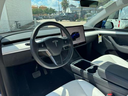 2022 Tesla Model Y Long Range Sport Utility 4D