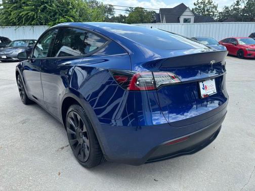 2022 Tesla Model Y Long Range Sport Utility 4D