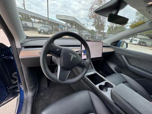2022 Tesla Model Y Long Range Dual Motor All-Wheel Drive