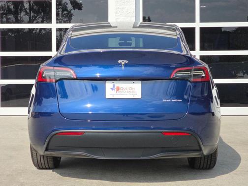 2022 Tesla Model Y Long Range Dual Motor All-Wheel Drive