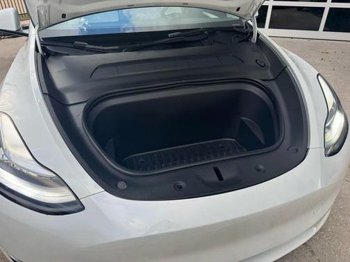 2023 Tesla Model Y Long Range Sport Utility 4D