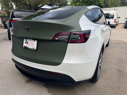 2023 Tesla Model Y Long Range Sport Utility 4D