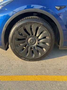 2023 Tesla Model Y Long Range Sport Utility 4D