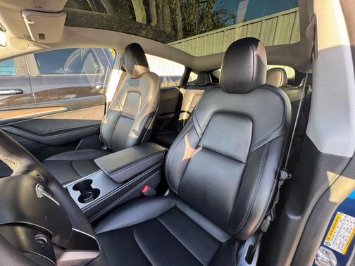 2023 Tesla Model Y Long Range Sport Utility 4D