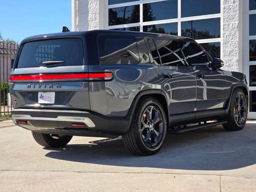 2023 Rivian R1S Adventure