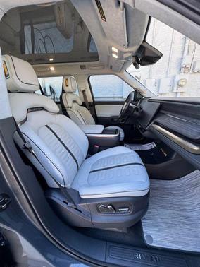 2023 Rivian R1S Adventure