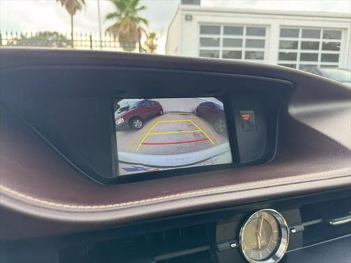 2017 Lexus ES 300h Base