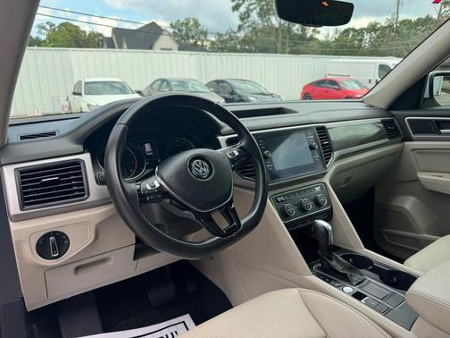 2020 Volkswagen Atlas SE w/Tech Pkg Sport Utility 4D