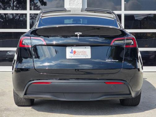 2022 Tesla Model Y Long Range Dual Motor All-Wheel Drive