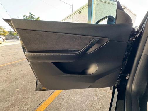 2022 Tesla Model Y Long Range Dual Motor All-Wheel Drive