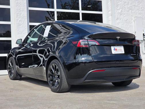 2022 Tesla Model Y Long Range Dual Motor All-Wheel Drive
