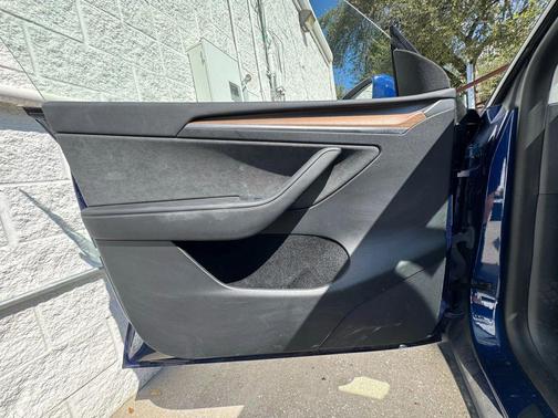 2023 Tesla Model Y Long Range Sport Utility 4D
